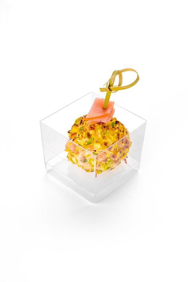 Чиз болл с фисташкой и сыровяленым мясом Чиз болл с фисташкой и сыровяленым мясом