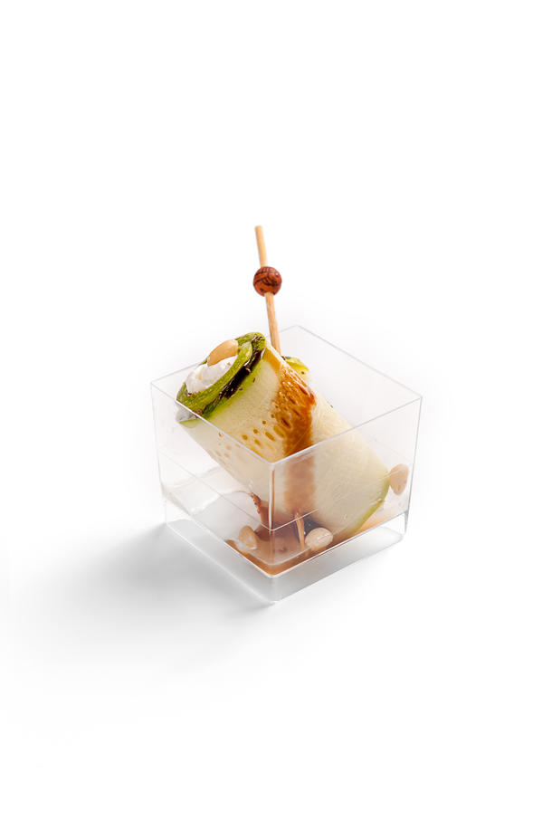 Рулетки с цукини, сыром и черри