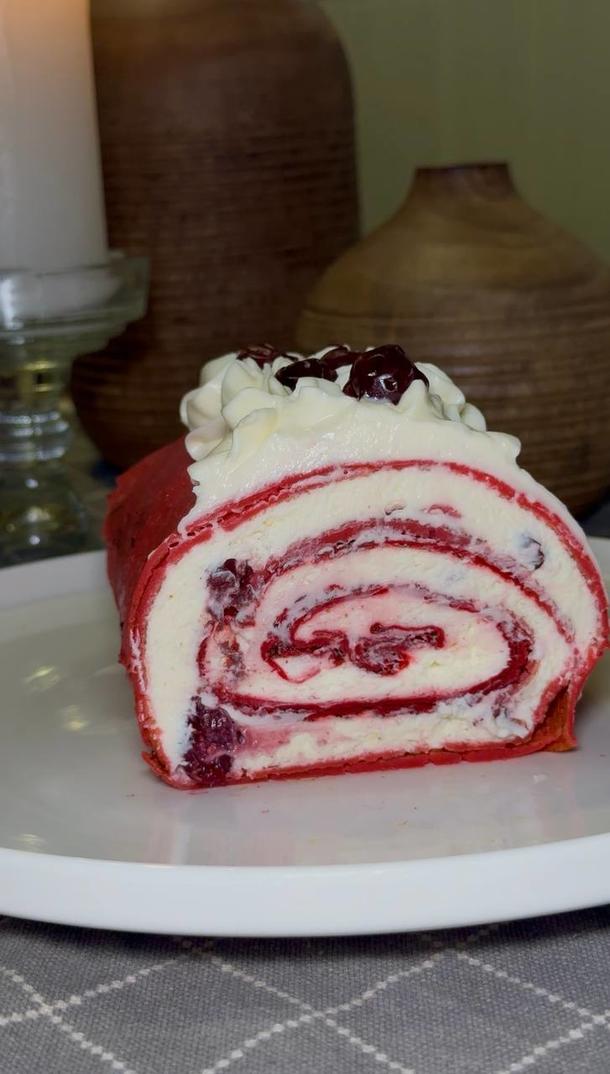 Рулет блинный с вишней Рулет блинный с вишней