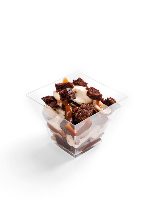 Шоколадный бисквит с вишней и маскарпоне