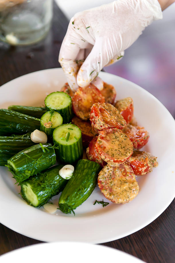 Ассорти овощей (огурцы М\с, помидоры по-корейски) Ассорти овощей (огурцы М\с, помидоры по-корейски)