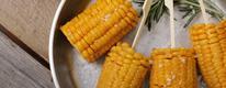 Кукуруза отварная на шпажке