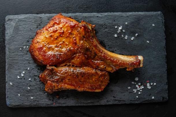 Свиная корейка на кости