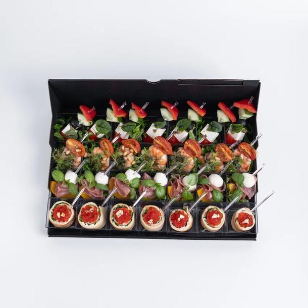 Сытный бокс с холодными закусками Сытный бокс с холодными закусками