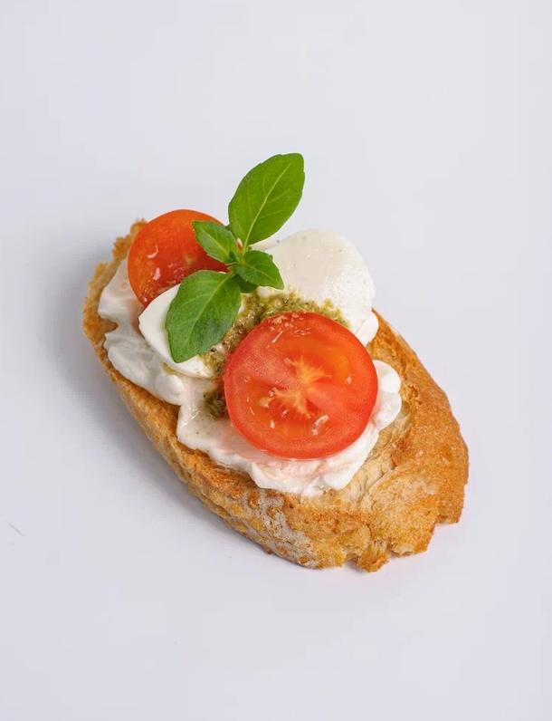 Брускетта Капрезе. Брускетта Капрезе.