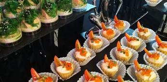 Фуршет стандарт с горячими закусками и обслуживанием на 30 персон