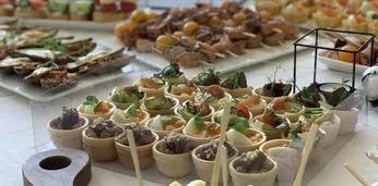 Недорогой фуршетный сет с горячими закусками на 30 персон