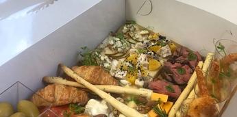 Доставка блюд и напитков на 20 персон